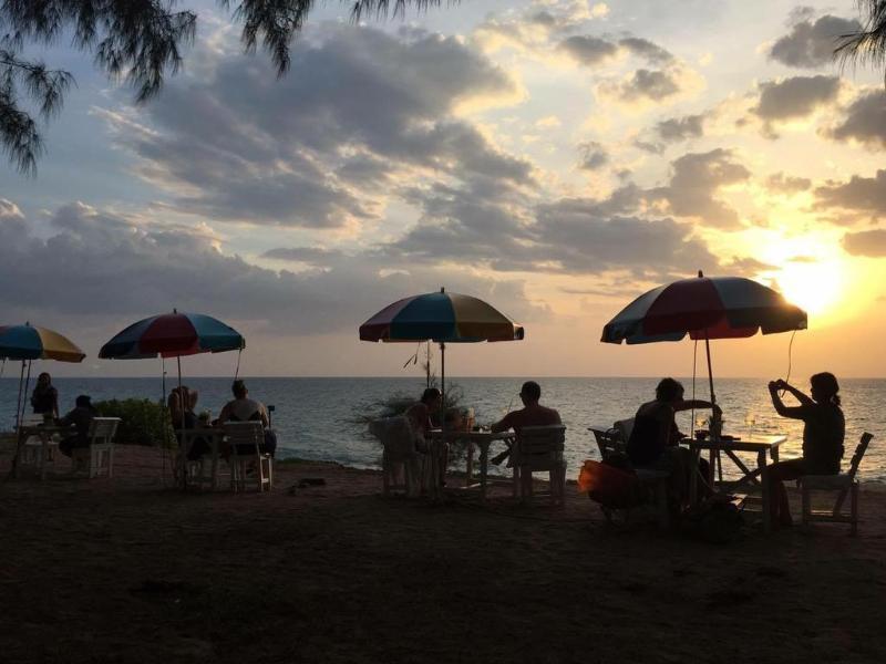 Micky Monkey Beach At Maikhao Beach Hotel Mai Khao Bagian luar foto