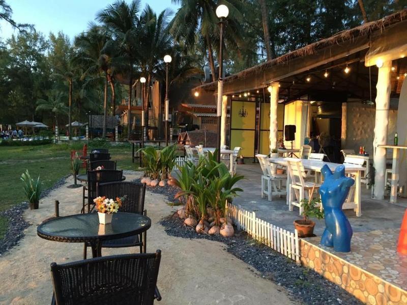 Micky Monkey Beach At Maikhao Beach Hotel Mai Khao Bagian luar foto